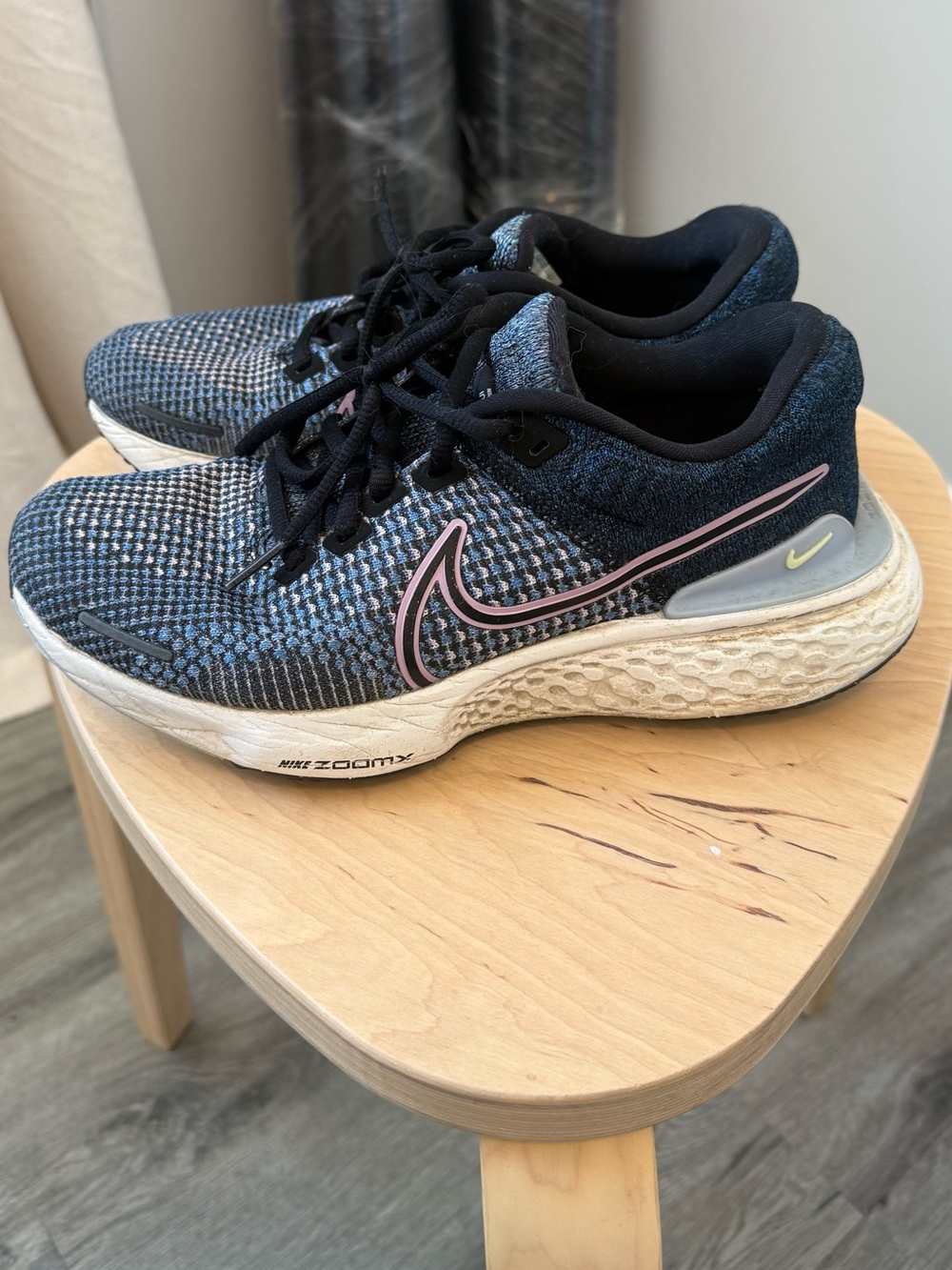 WOMENS NIKE ZOOMX INVINCIBLE RUN 2 SIZE 7.5